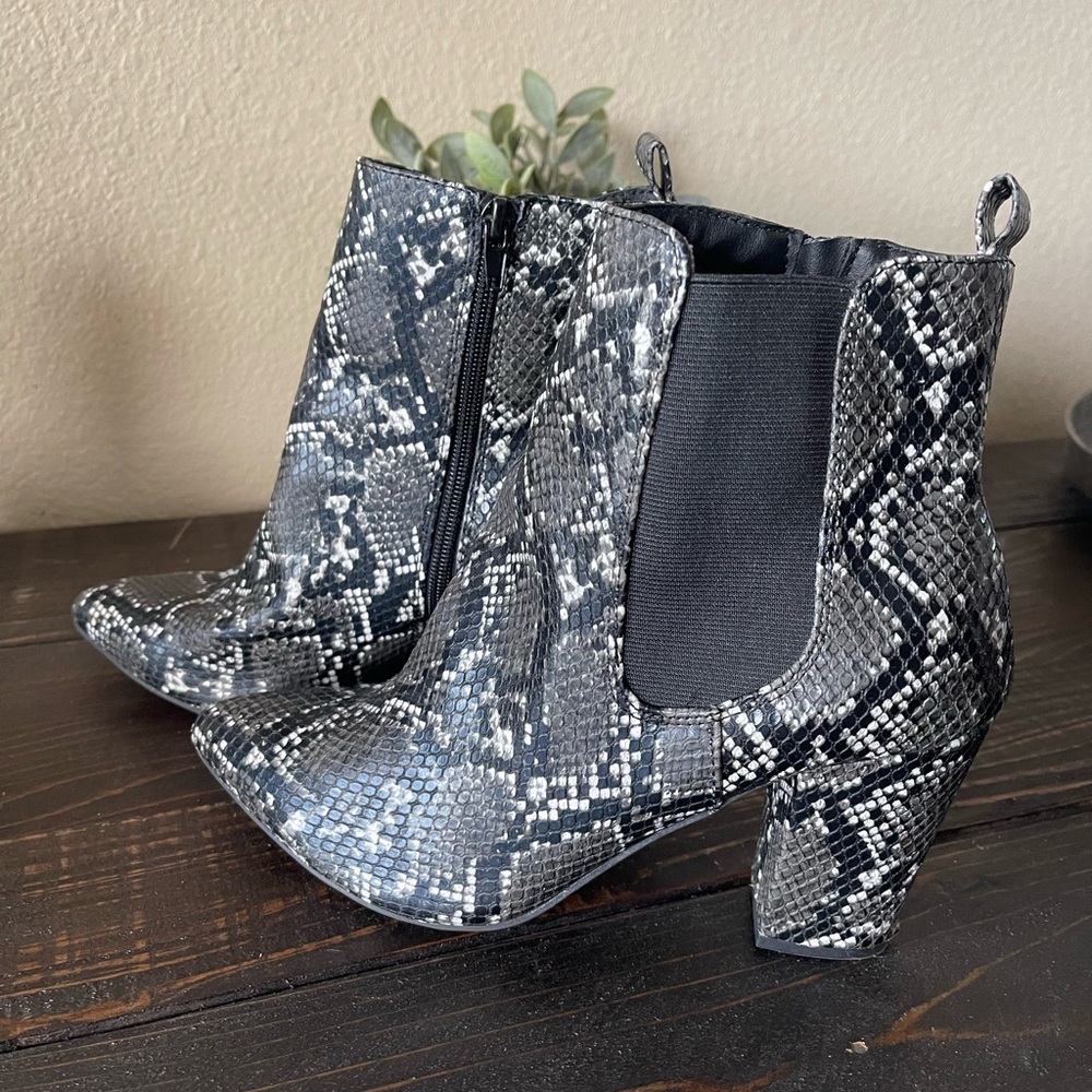 Snakeskin Womens Ankle Boots Size 8.5